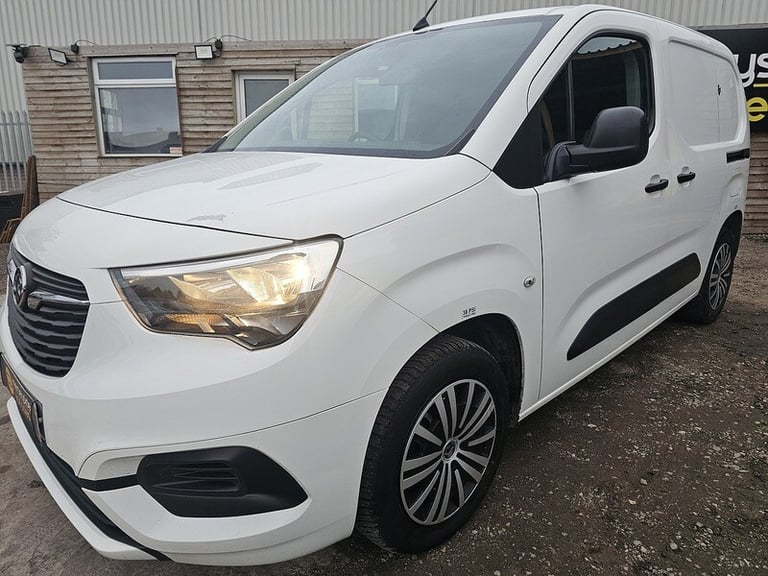 2020 Vauxhall Combo 2000 1.5 Turbo D 100ps H1 Sportive Van PANEL VAN DIESEL Manual