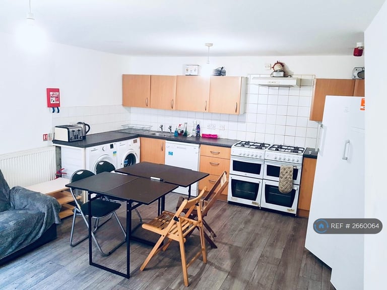 6 bedroom house in Oxford Street, Leamington Spa, CV32 (6 bed) (#2660064)