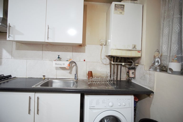 Impressive 5-bedroom semi-detached house available to rent in Harrow, HA1