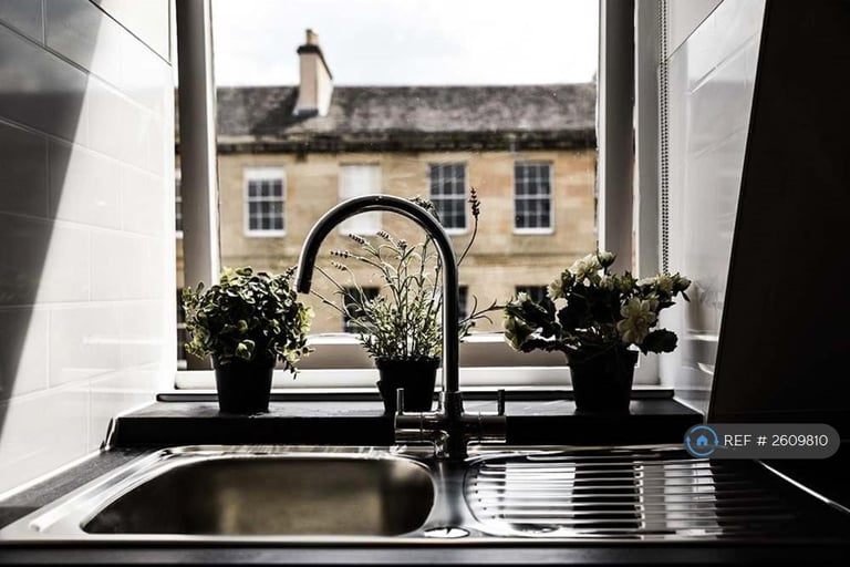 2 bedroom flat in Fettes Row, Edinburgh, EH3 (2 bed) (#2609810)