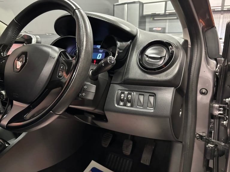2015 Renault Clio 1.2 16V Dynamique Nav 5dr HATCHBACK Petrol Manual