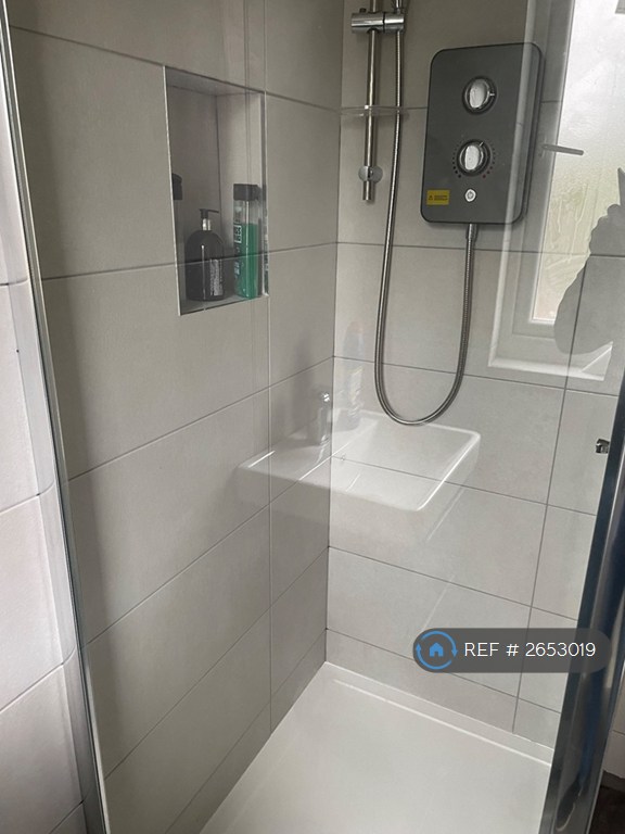1 bedroom in Hereward Gardens, London, N13 (#2653019)