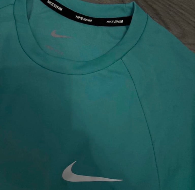 Unisex Nike tech top with sleeves 