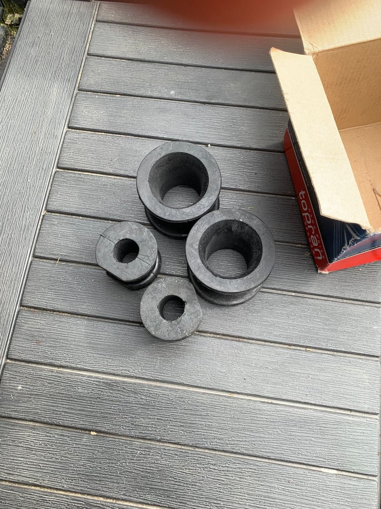 Merecedes ml270 cdi 2001 front roll bar bushes, brand new in the box