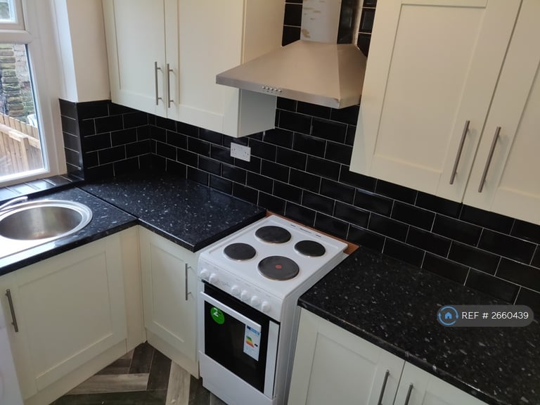 5 bedroom house in Mumford Street, Bradford, BD5 (5 bed) (#2660439)
