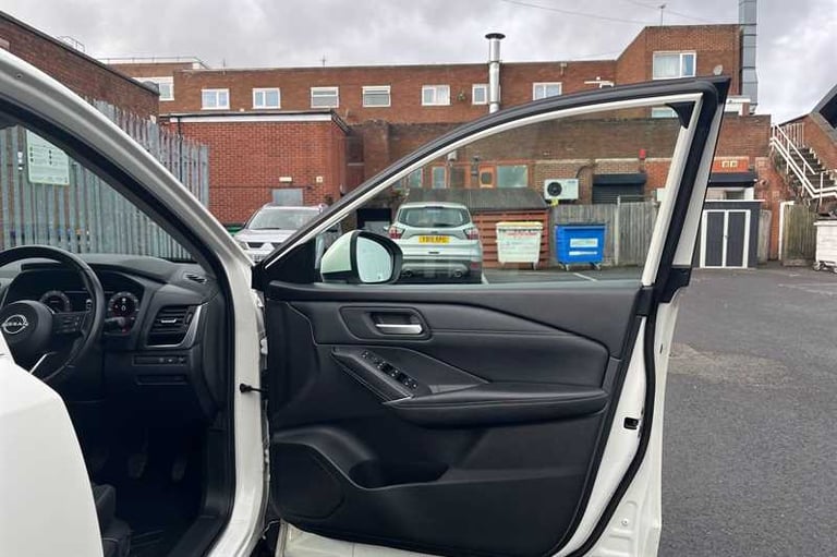 2022 Nissan Qashqai 1.3 DIG-T MH N-CONNECTA 5DR Hatchback Petrol Manual