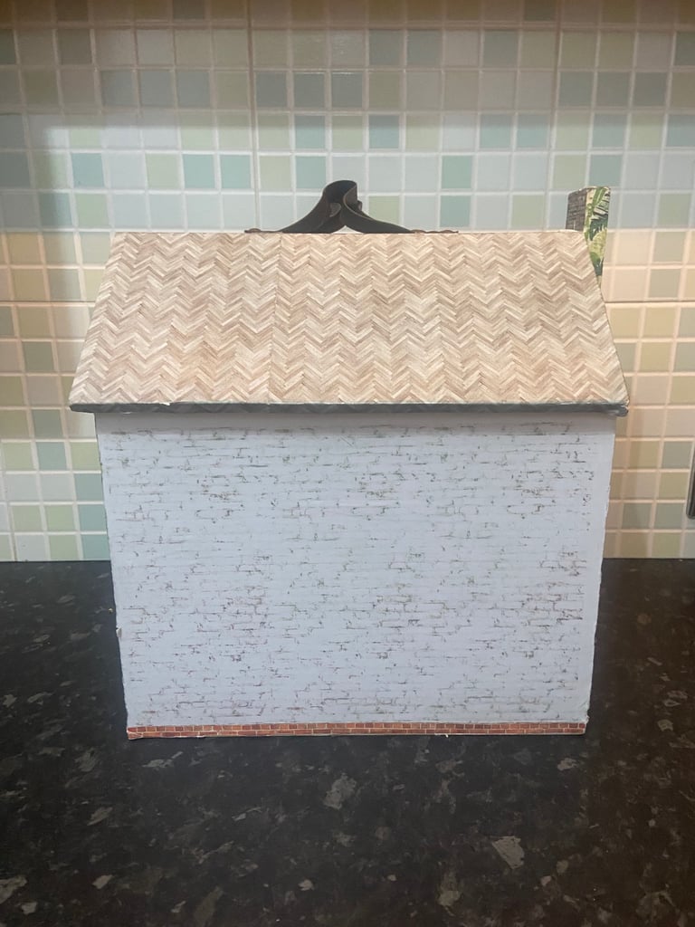 Wooden carry-on dollhouse with furniture