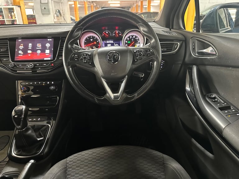 2017 Vauxhall Astra 1.4i Turbo SRi Nav Euro 6 5dr HATCHBACK Petrol Manual