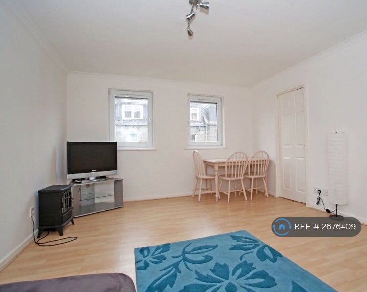 3 bedroom flat in Aberdeen, Aberdeen, AB24 (3 bed) (#2676409)