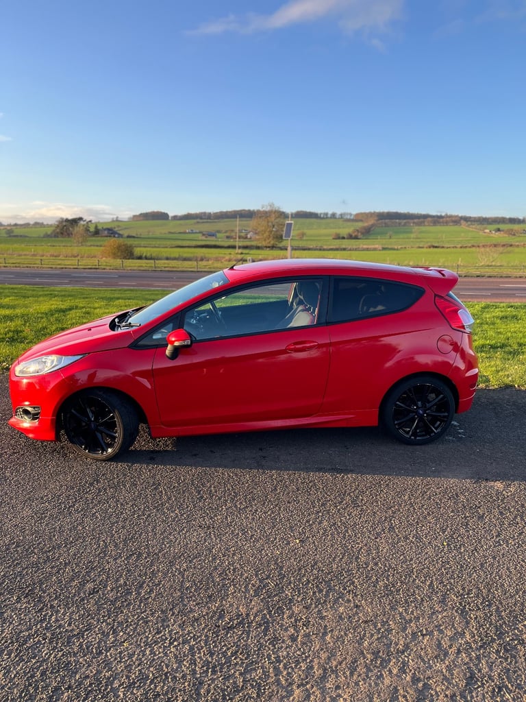 Ford fiesta 1.0 zetec s full years mot!!!