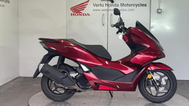 Honda PCX125 Scooter, Pearlescent Red