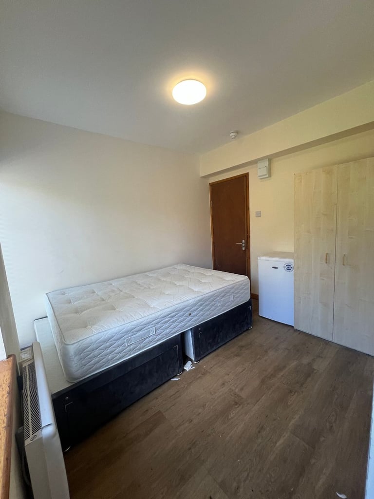 image for Spacious studio 3, located Bridge Lane, NW 11