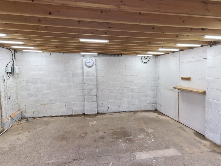 Cheap secure Garage to rent, with parking, behind 118 Alfreton road, NG7  
