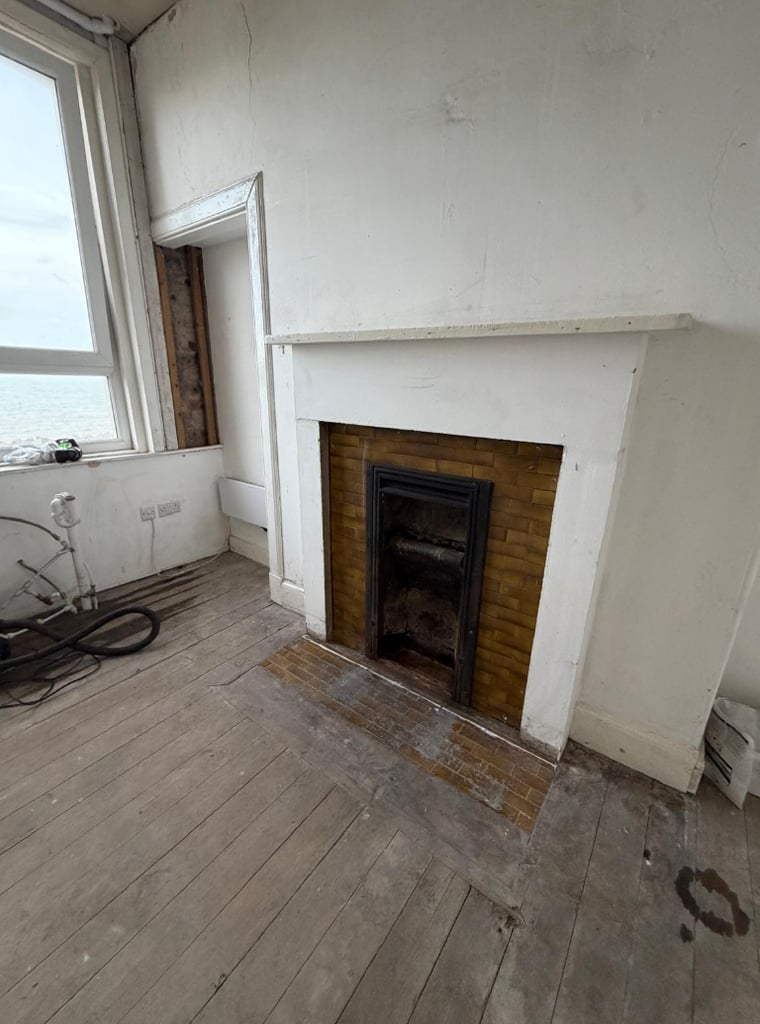 High Street Shop with Garage & Yard – Ideal for Chemist, Salon or Coffee Shop (£900pcm)