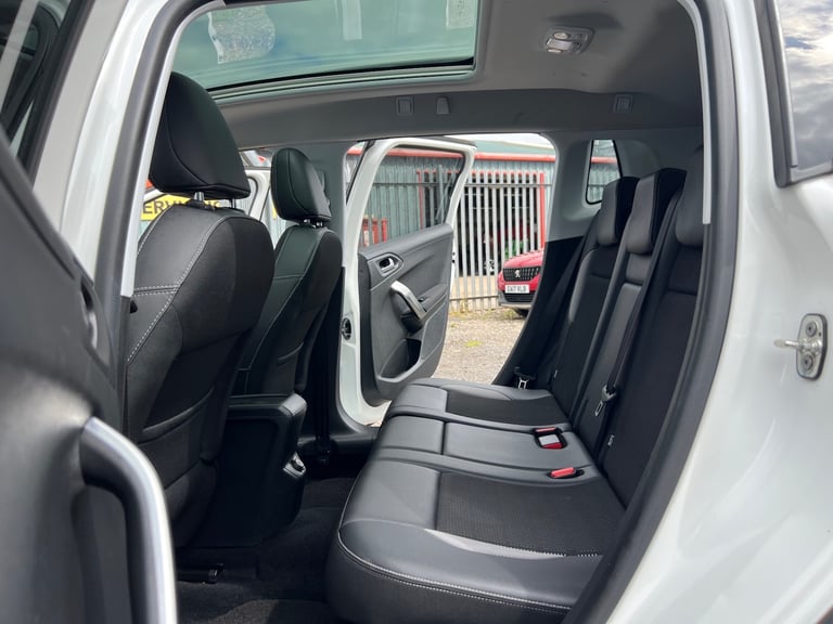 2018 68 PEUGEOT 2008 1.2 PURETECH ALLURE PREMIUM 5DR ONLY 33,000 MILES F/S/H