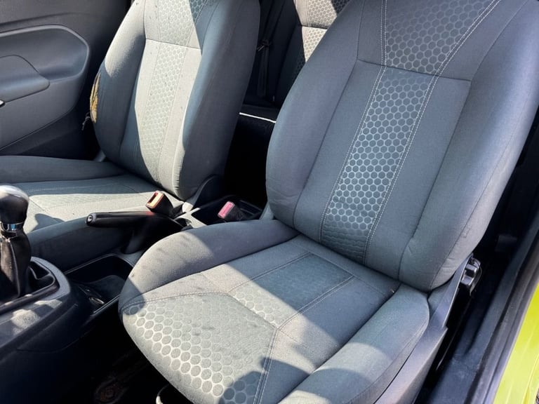 2009 Ford Fiesta 1.6 TDCi Titanium Hatchback 3 Door Squeeze Metallic Diesel Manual (110 g/km Hatc...