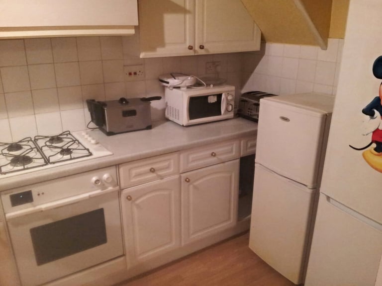 Single room for Rent in quiet area in Chatham kent near the trainstation 5min walk.