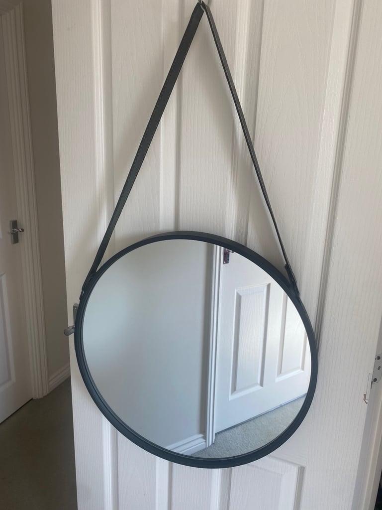 Round mirror 