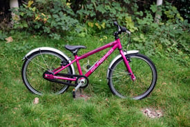 Islabikes Cnoc 20 in excellent condition with all possible extras. Age 4+. Can courier. Isla bike