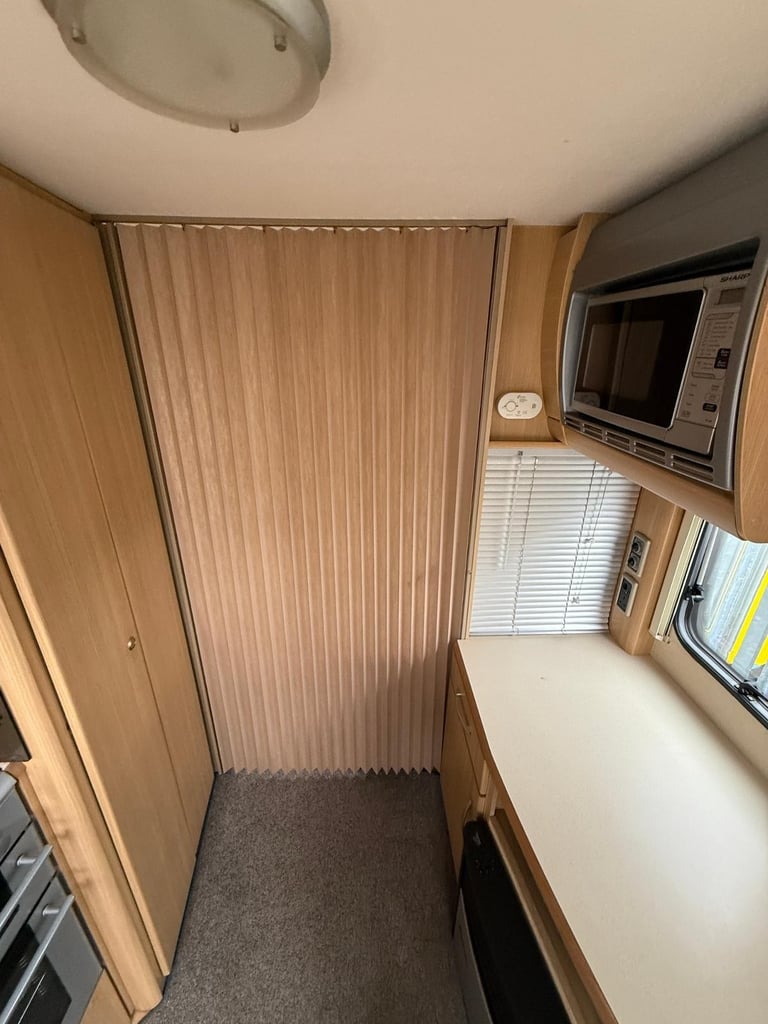 Abbey Freestyle 540 Fixed Bed Side Washroom