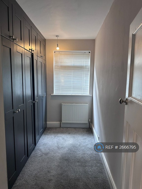 3 bedroom house in Squirrels Heath Road, Romford, RM3 (3 bed) (#2666795)