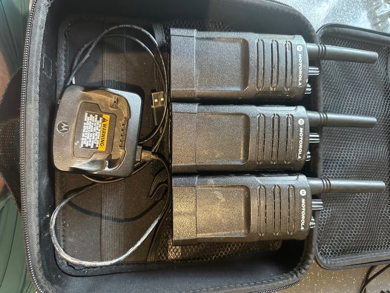 3 x Motorola XT420 Walkie Talkies 