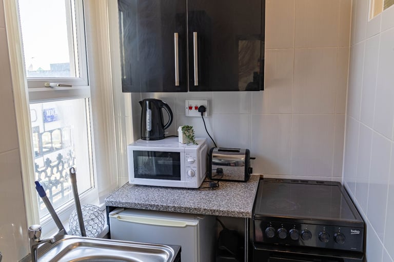 Flat 3 Blackpool | Furnished 1-BR Flat in Blackpool | Wi-Fi, Kitchen