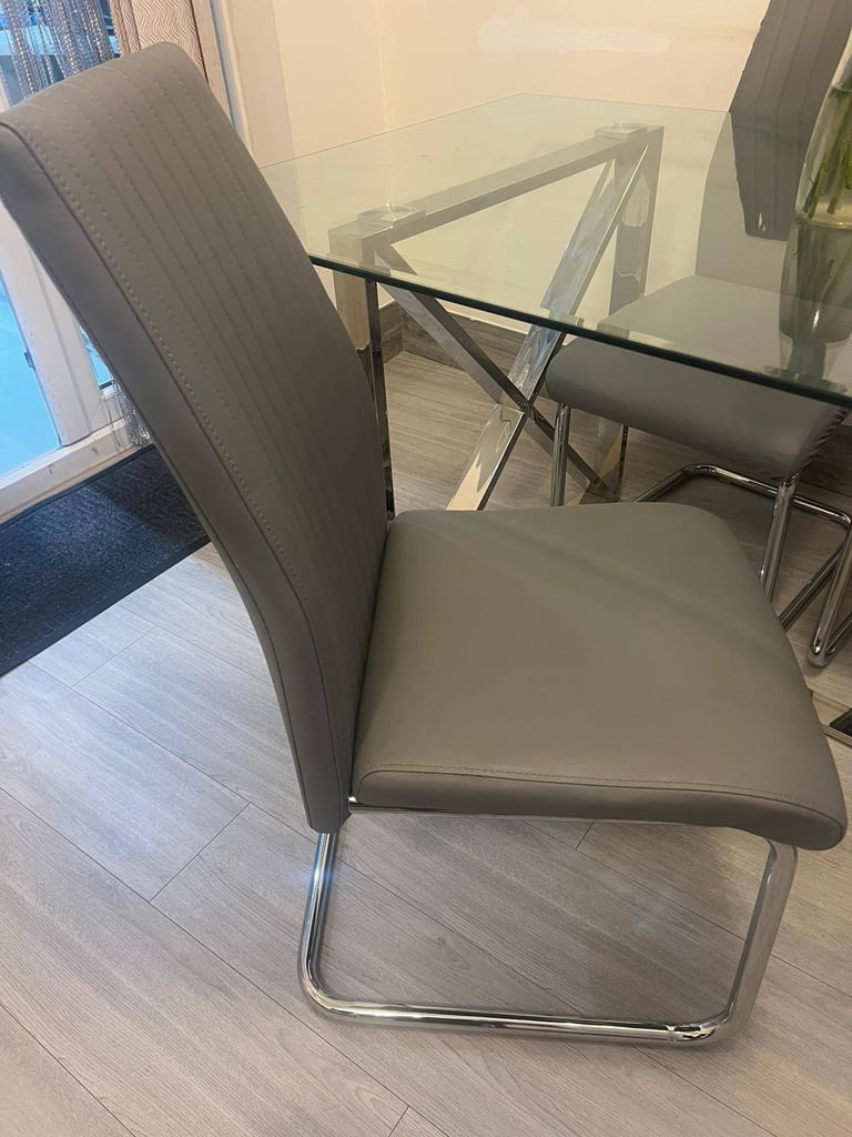 Stylish designer table set (can deliver)