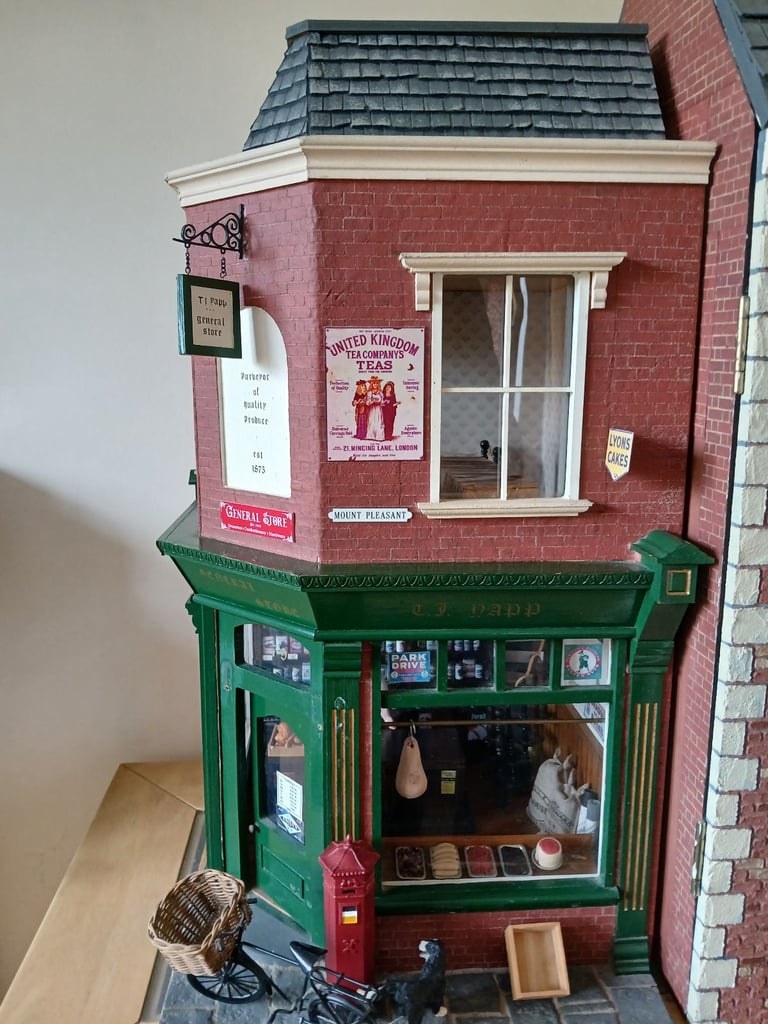 1/12th scale victorian dolls house