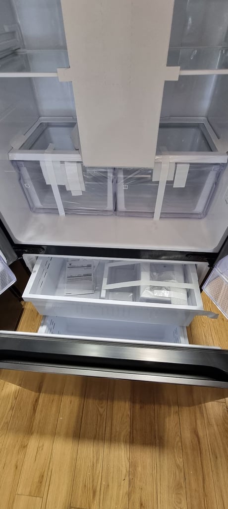 Ex display Fridge freezer Samsung American style with water dispenser 