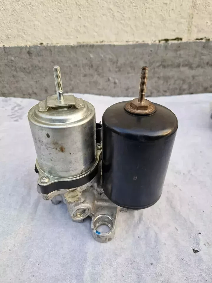 Genuine Toyota Prius 1.8 2009 ~ 2015 ABS Pump Brake Booster