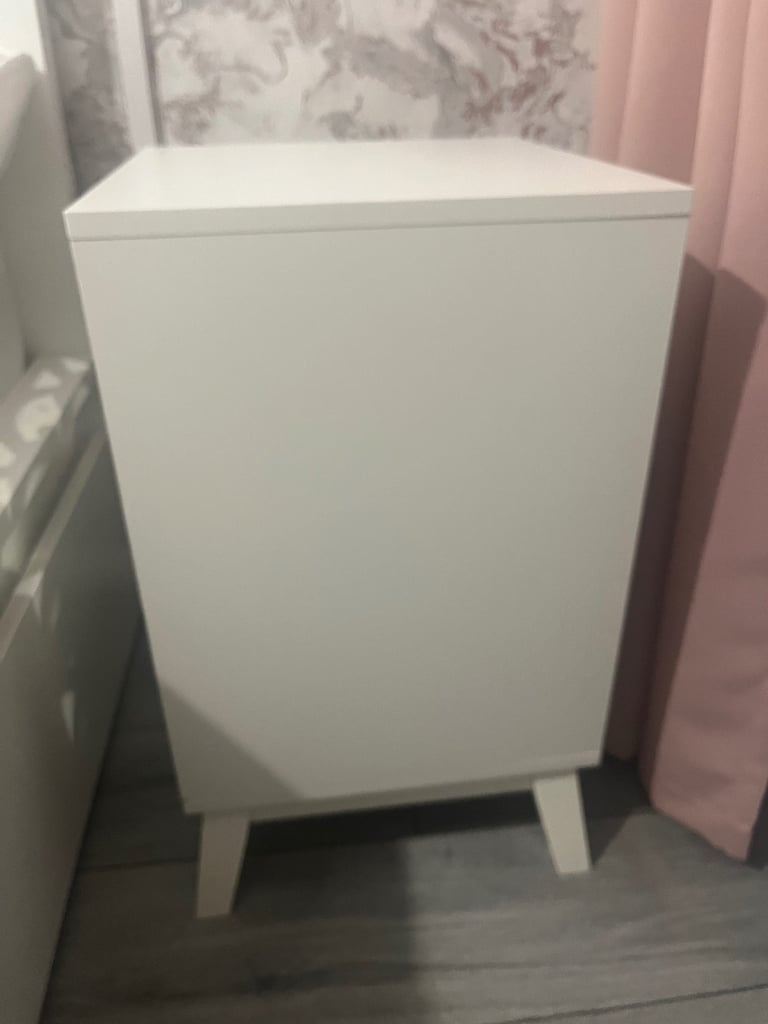 Bedside table & 3 chest of drawers 