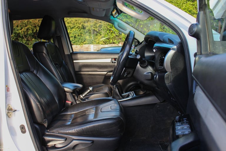 2018 Toyota Hilux 2.4 D-4D Invincible 4WD Euro 6 (s/s) 4dr (TSS, 3.5t) PICK UP Diesel Manual