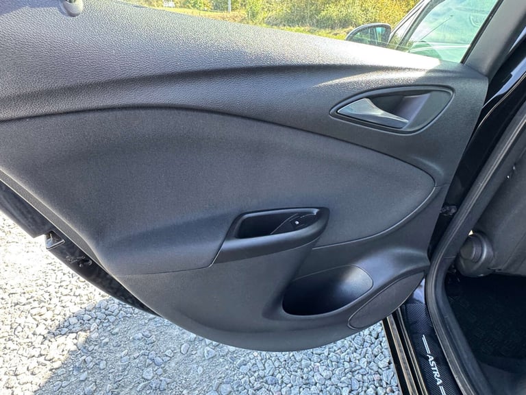 2017 Vauxhall Astra 1.4T 16V 150 SRi 5dr HATCHBACK PETROL Manual