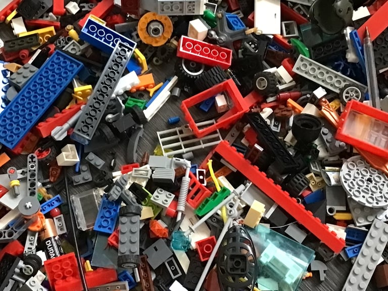 Lego 12 kg in weight, lots of parts, some Lego city, some Lego friends and stars wars etc 