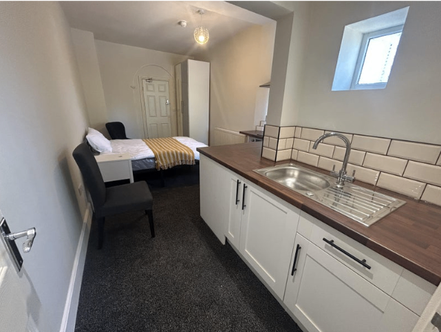 Newly Refurbished Modern Studio Apartments – DERBY City Centre