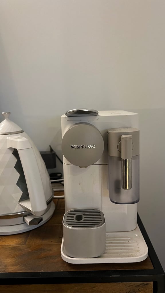 image for N’espresso  delonghi coffee machine Latissima