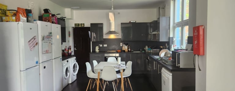 Shared Room for Rent in a Spacious, Friendly House at S6