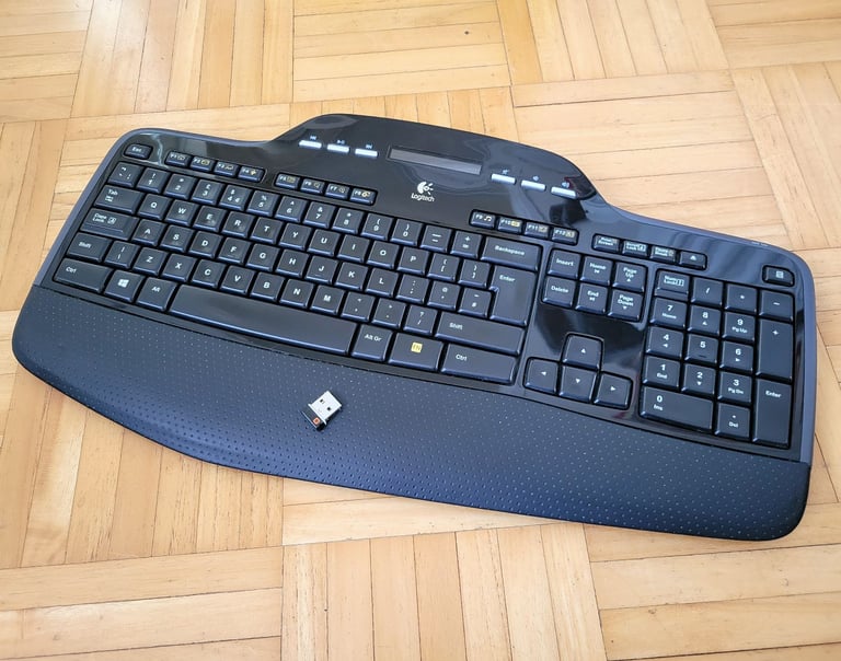 Logitech MK700 Wireless Full Size Keyboard + Wrist Rest