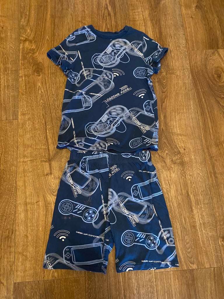 Free Pyjamas 7-8 years