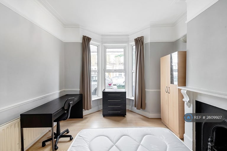 4 bedroom house in Kincaid Road, London, SE15 (4 bed) (#2609927)