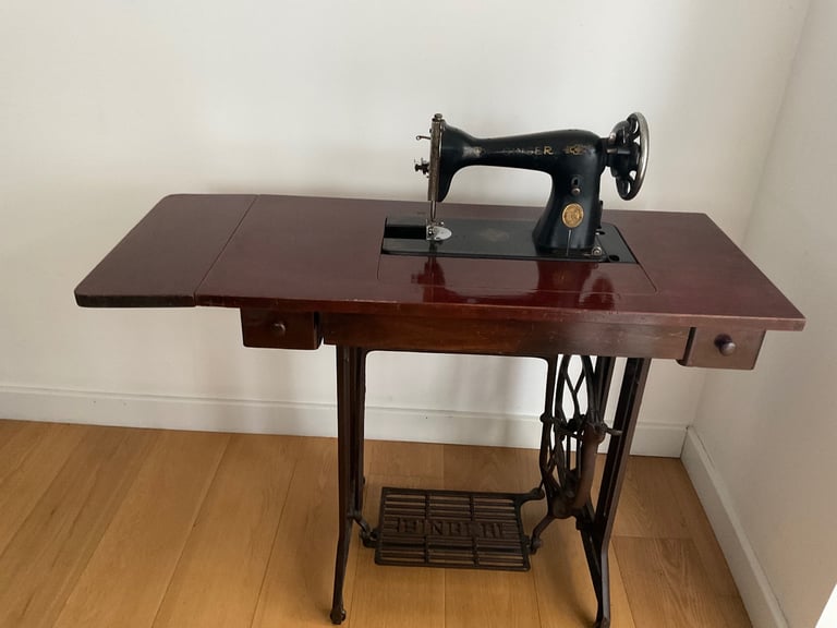 Singer sewing machine vintage