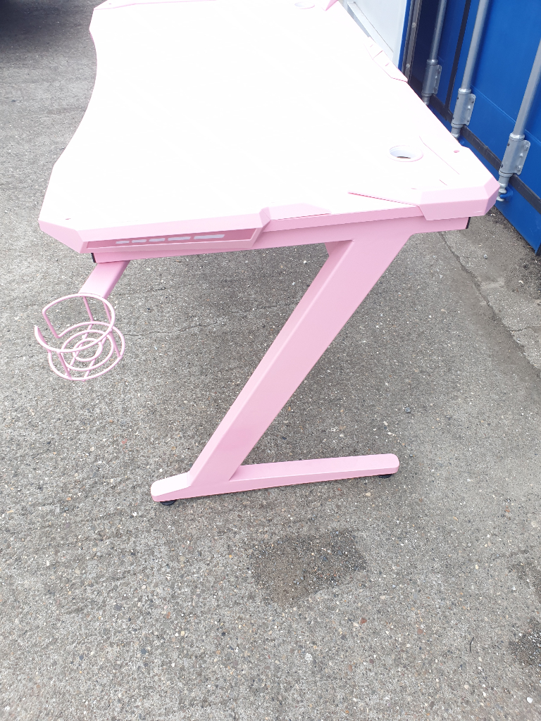 gameing desk pink in colour