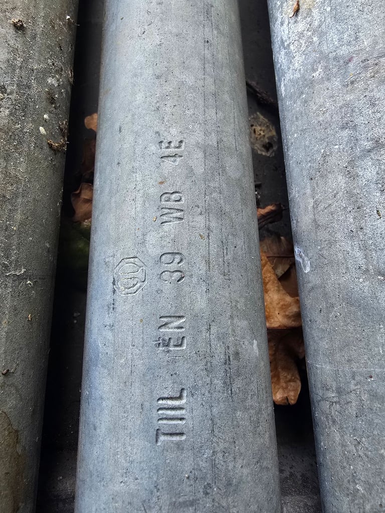 Used Scaffolding Tubes 36 in total different sizes range from 13ft to 2ft 7 selling as one lot