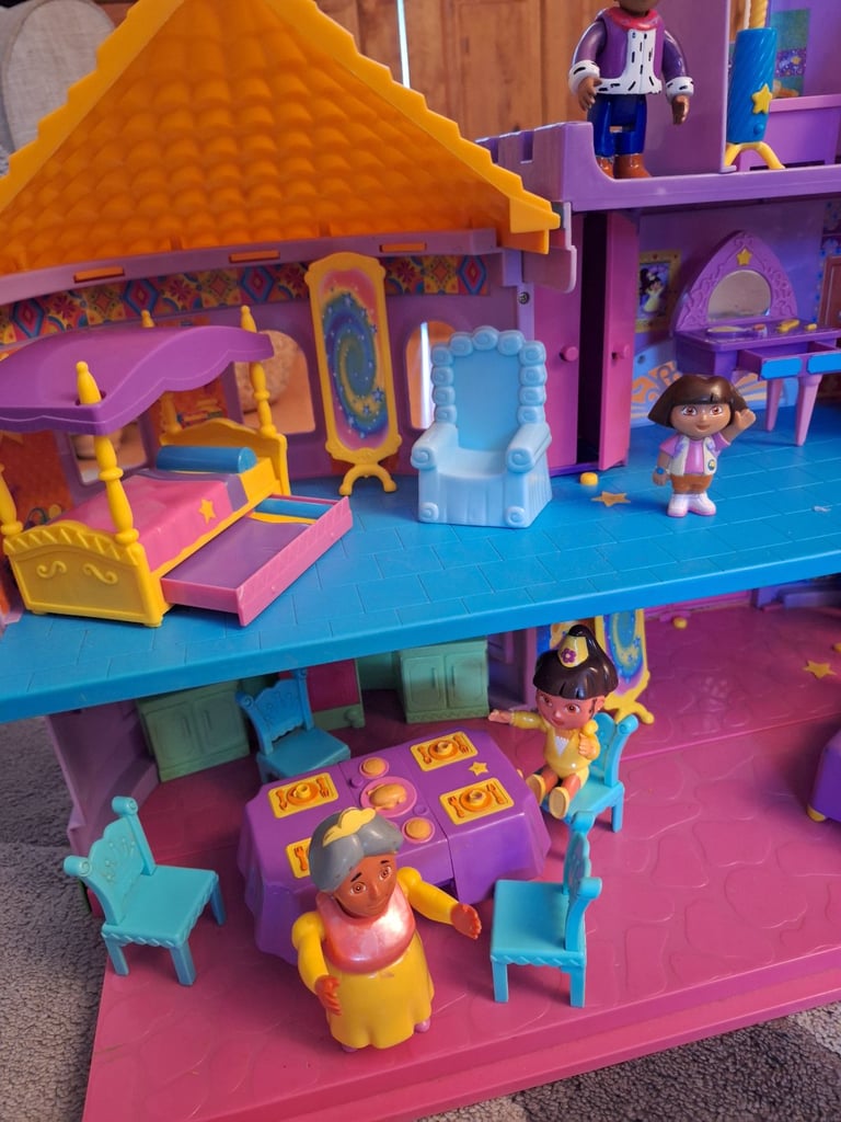 Kids play castle with furniture & people 