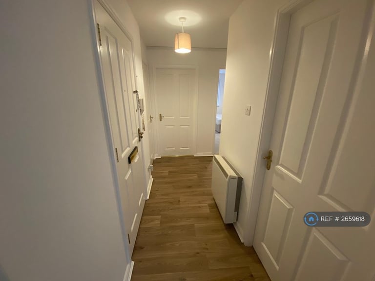 2 bedroom flat in Main Street, Glasgow, G40 (2 bed) (#2659618)