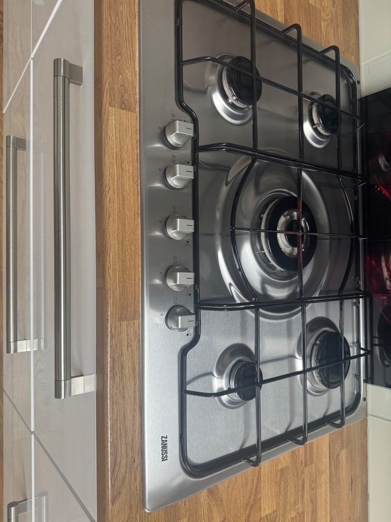 image for Gas hob and extractor 