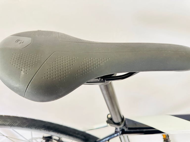 Virtually New CANNONDALE SYNAPSE Size/54 cm Road Bike MINT  