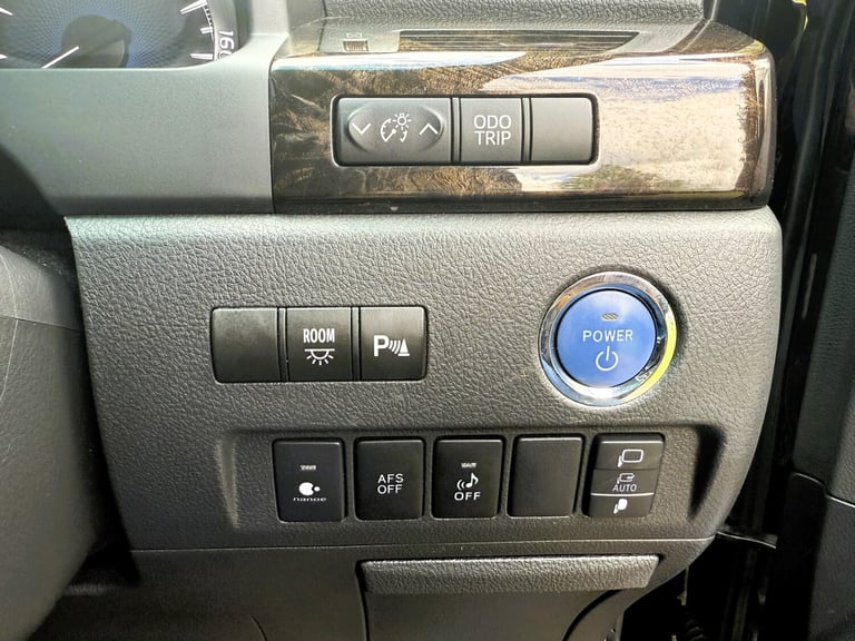 FRESH IMPORT 2014 TOYOTA VELLFIRE 2.4 PETROL/ELECTRIC HYBRID ULEZ COMPLIANT