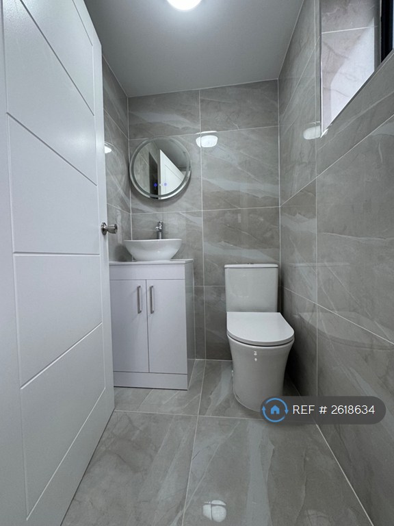 image for 2 bedroom flat in Staines Road, Feltham, TW14 (2 bed) (#2618634)